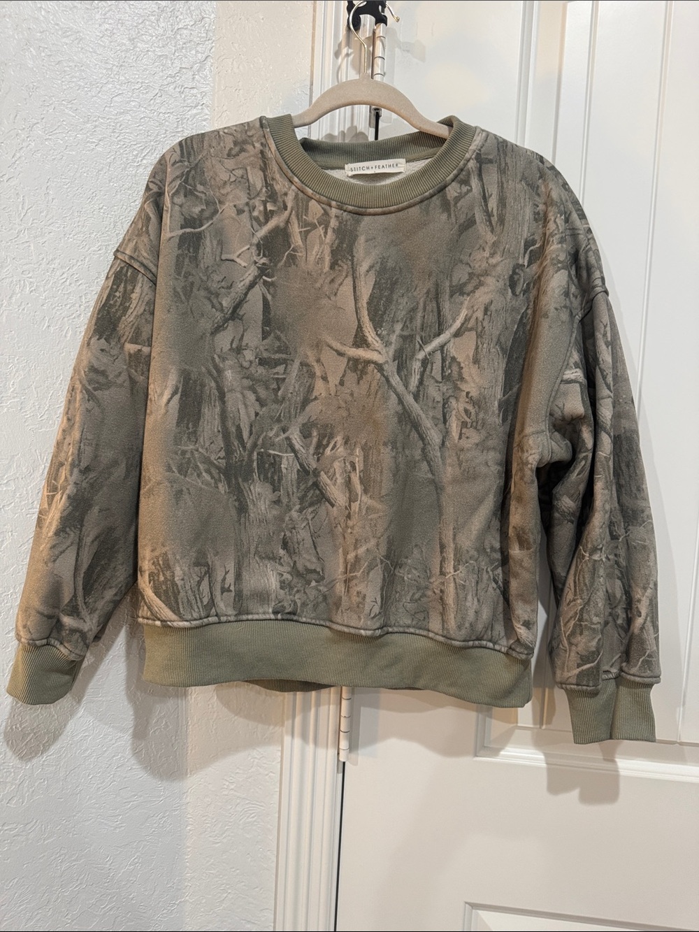 women Crewneck Sweatshirt in Olive Camo